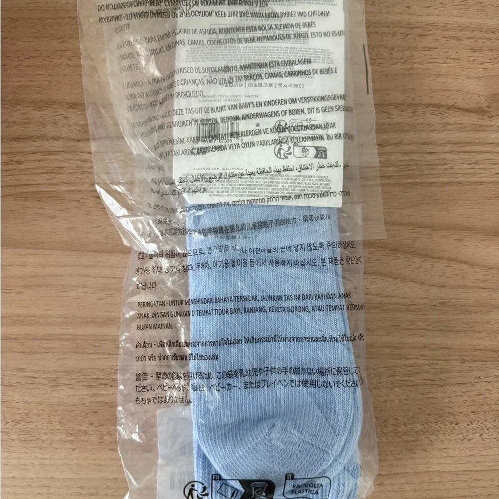 ALO Yoga Seashell Blue Scrunch Socks size Medium